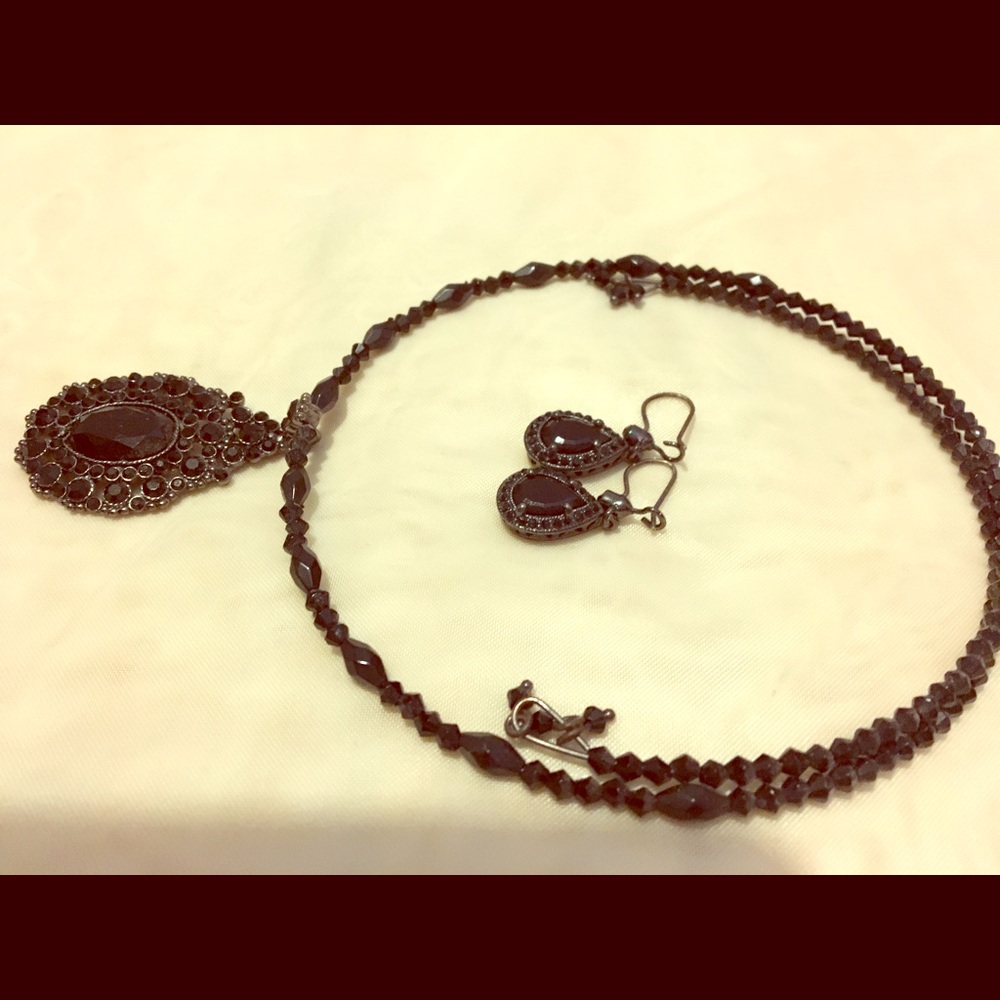 Choker necklace with matching earrings